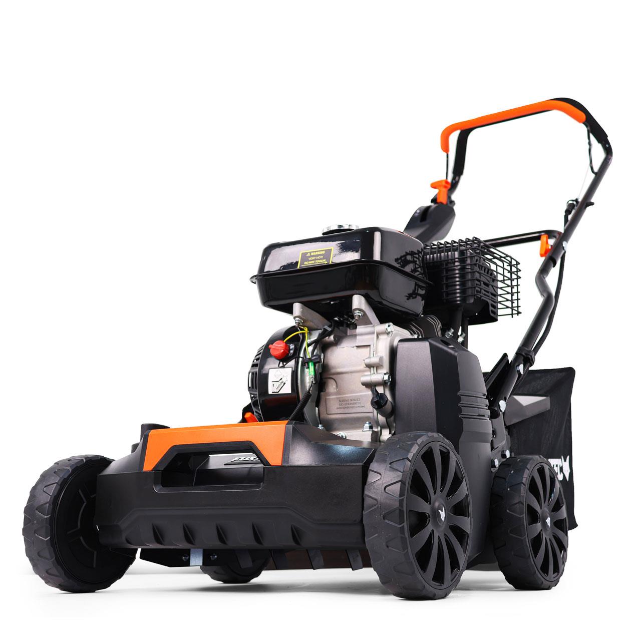 Arieggiatore scarificatore a scoppio raccoglierba - motore 4 tempi 5.6CV - 40cm BV240 FUXTEC